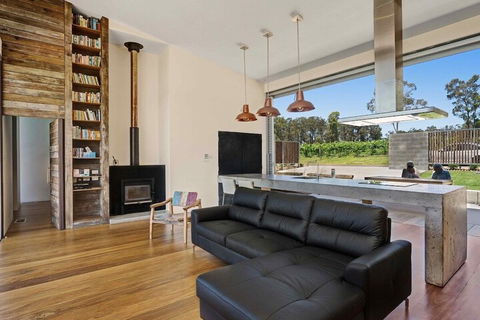 The Longhouse Suite 2 - Hervey Bay Accommodation 5