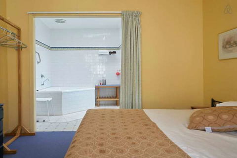 Cottages For Two - Hervey Bay Accommodation 7
