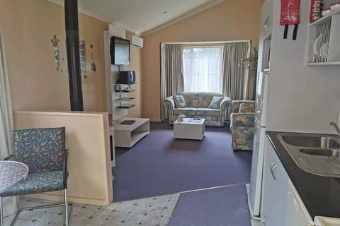 Cottages For Two - Hervey Bay Accommodation 4