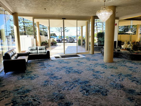 Southern Cross Beachfront Holiday Apartments - Tourism Hervey Bay 6