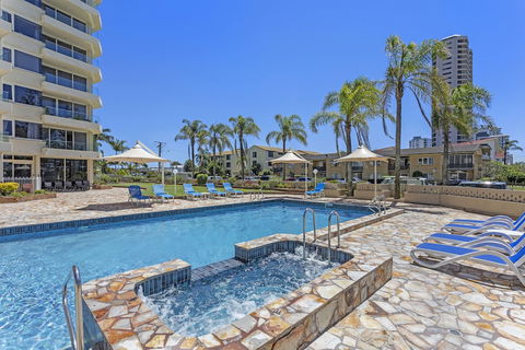 Southern Cross Beachfront Holiday Apartments - Tourism Hervey Bay 5