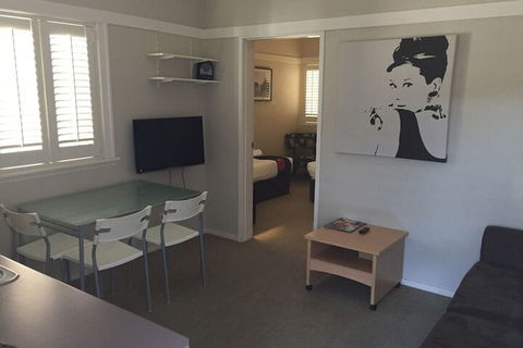 Brisbane Street Studios - Tourism Hervey Bay 4