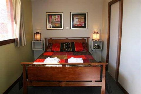 Golden Embers Apartments - Hervey Bay Accommodation 3