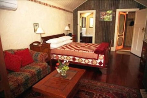 Fawkes House Country Spa Retreat - Hervey Bay Accommodation 6