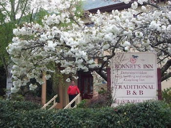 Bonney's Inn - Hervey Bay Accommodation 2