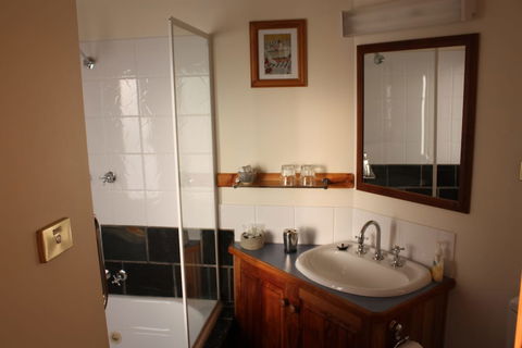 Bed In The Treetops Bed & Breakfast - Hervey Bay Accommodation 5