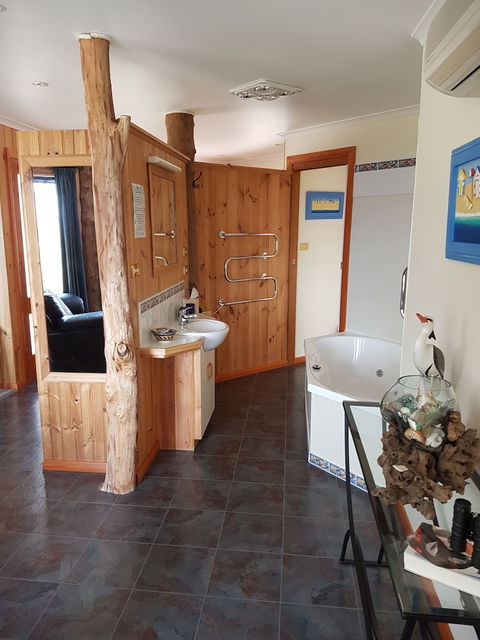Bed In The Treetops Bed & Breakfast - Hervey Bay Accommodation 4