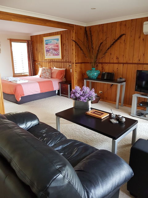 Bed In The Treetops Bed & Breakfast - Hervey Bay Accommodation 3
