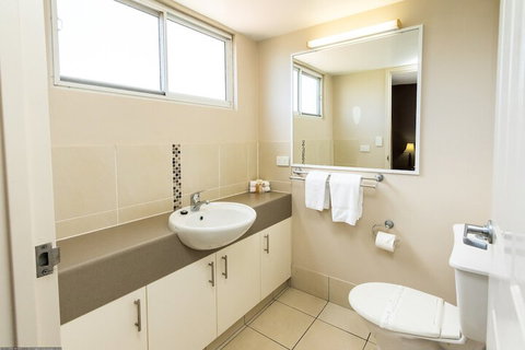 White Crest Apartments - Hervey Bay Accommodation 7