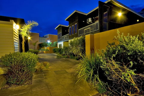 Lornebeach Apartments - Hervey Bay Accommodation 1