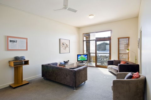 Lornebeach Apartments - Hervey Bay Accommodation 5
