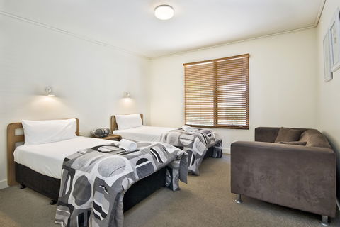 Lornebeach Apartments - Hervey Bay Accommodation 2