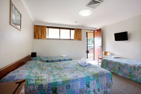 Vale Hotel - Hervey Bay Accommodation 3