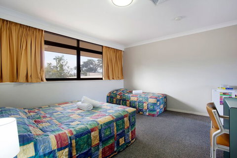 Vale Hotel - Hervey Bay Accommodation 5