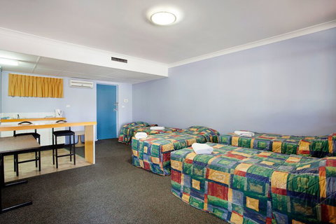 Vale Hotel - Hervey Bay Accommodation 7