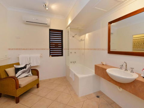 Poolside Studio - Tourism Hervey Bay 1