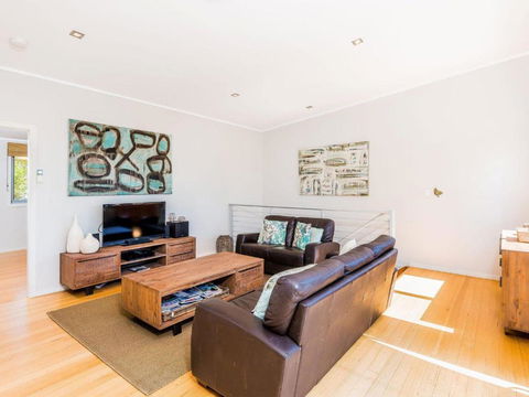 Angourie Blue 7 Stroll To Surfing Beaches. - Tourism Hervey Bay 2