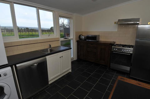 Peppermint Farm Cottage - Hervey Bay Accommodation 4