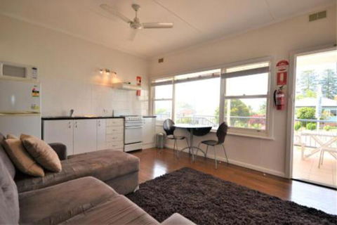 Breakers 2 2 Hill Street - Hervey Bay Accommodation 2