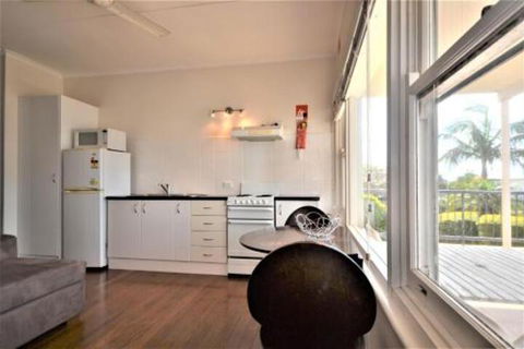Breakers 2 2 Hill Street - Hervey Bay Accommodation 6