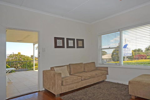 Breakers 1 2 Hill Street - Hervey Bay Accommodation 4