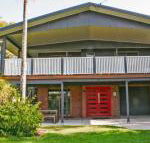 Red Door Beach House Marcoola Beach PET FRIENDLY FOXTEL WIFI 500 BOND Linen Supplied - Hervey Bay Accommodation