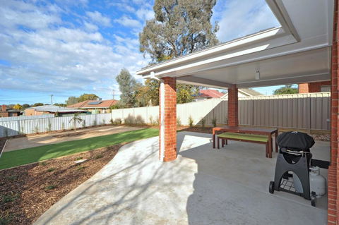 Beischer Apt A - Hervey Bay Accommodation 3
