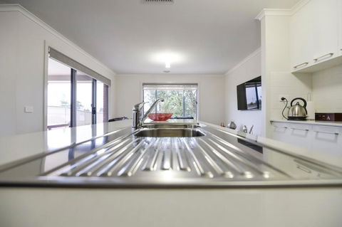 Beischer Apt A - Hervey Bay Accommodation 5