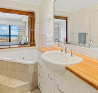 Luxury Beach Unit Dolphin Heads - Hervey Bay Accommodation