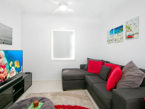 Avalon 3 Views To Die For Across The Road From Convent Beach - Hervey Bay Accommodation 4