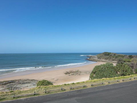 Avalon 3 Views To Die For Across The Road From Convent Beach - Hervey Bay Accommodation 5