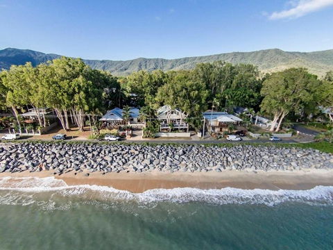 Decked Out By The Sea - Hervey Bay Accommodation 4
