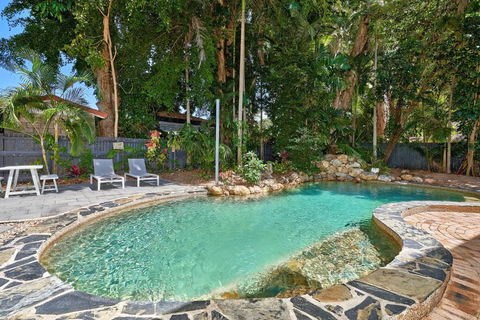 Decked Out By The Sea - Hervey Bay Accommodation 5