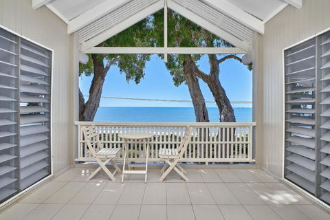 Decked Out By The Sea - Hervey Bay Accommodation 3