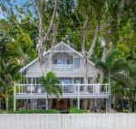 Decked Out by The Sea - Hervey Bay Accommodation