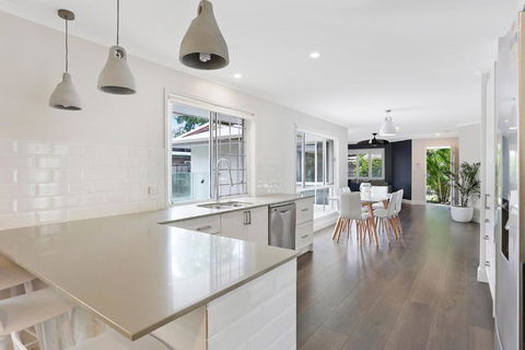 Poolside Noosa Oasis Pet Friendly - Hervey Bay Accommodation 2