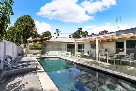 Poolside Noosa Oasis Pet Friendly - Hervey Bay Accommodation 4