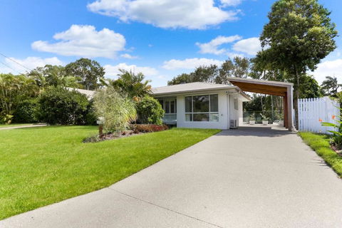 Poolside Noosa Oasis Pet Friendly - Hervey Bay Accommodation 1