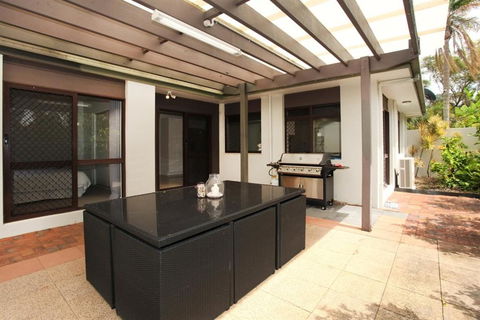 6 Petrie Ave Marcoola Pet Friendly Linen Supplied - Hervey Bay Accommodation 6