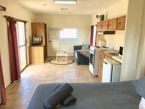Cute Private Studio Flat With AIRCON! - Hervey Bay Accommodation 3