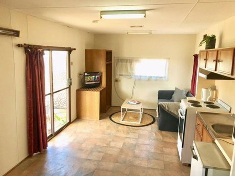 Cute Private Studio Flat With AIRCON! - Hervey Bay Accommodation 4
