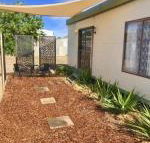 Cute Private Studio Flat with AIRCON - Hervey Bay Accommodation