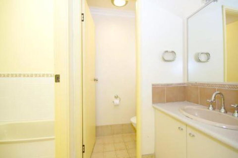 Gowrie Avenue Bay Parklands Townhouse 04 2 - Hervey Bay Accommodation 2