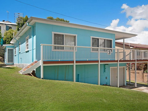 The Blue House Flat Walk To River & Beach - Hervey Bay Accommodation 2