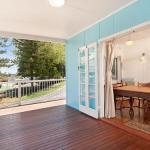 The Blue House Flat Walk To River & Beach - Hervey Bay Accommodation 0