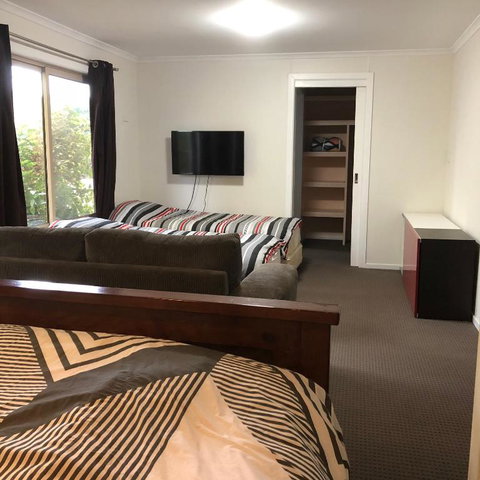 Stonewall Jindabyne - Hervey Bay Accommodation 5