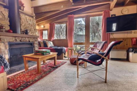 Bindi Alpine Getawayss Chalet At Tower Rd - Hervey Bay Accommodation 2