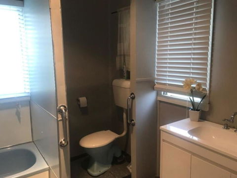 Cosy Country Cottage With AirCon - Hervey Bay Accommodation 5