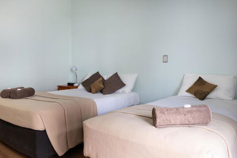 Accommodation On Denham - Tourism Hervey Bay 2