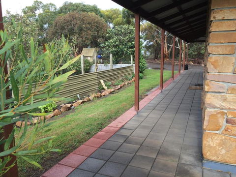 Beeâ€™s Place 3 Bedroom Home On 10 Acres Of Land With Distant Ocean Views - Hervey Bay Accommodation 1